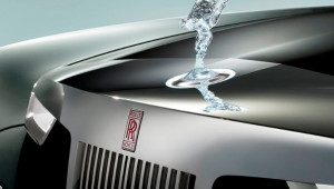 Làm hỏng biểu tượng Spirit of Ecstasy của Rolls-Royce Ghost, nam thanh niên bị bắt đền gần 1 tỷ VNĐ