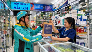 Green SM và Long Châu triển khai giao hàng bằng xe máy điện tại hơn 1.500 nhà thuốc