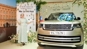 Diễn viên Lý Nhã Kỳ mua SUV Range Rover hơn 15 tỷ đồng tặng mẹ