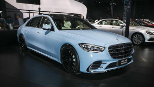 Mercedes-Benz S-Class trình làng phiên bản cá nhân hóa với ngoại thất màu xanh sứ lạ mắt