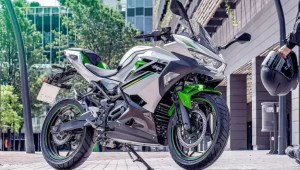 Kawasaki Ninja e-1 2027 tái xuất: Mô tô điện giá quy đổi hơn 200 triệu VNĐ nhưng chỉ mạnh 12 mã lực, chạy được 66 km/sạc