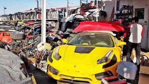 Bên trong “nghĩa địa siêu xe” Dubai: Nơi Bentley, Ferrari còn rất mới bị bỏ rơi dưới nắng gió sa mạc