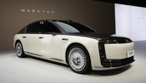 Sức ép từ Maextro S800 buộc Porsche, BMW, Mercedes phải thay đổi chiến lược