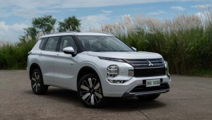 Ảnh thực tế Mitsubishi Outlander PHEV 2026 tại Đông Nam Á: SUV cỡ C mạnh 302 mã lực, chạy 100 km không tốn xăng