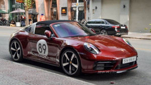 Hàng hiếm Porsche 911 Targa 4S Heritage Design ra phố ngày xuân