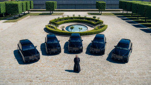 Rolls-Royce ra mắt Black Badge Cullinan độc bản: Nội thất như phòng tranh di động, được vẽ tay hoàn toàn