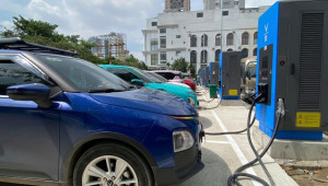 Cận cảnh trạm sạc V-Green khủng tại Cầu Giấy: 40 cổng 120kW, mở 24/7