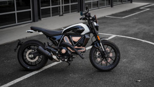 Cận cảnh Ducati Scrambler 10° Anniversario Rizoma Edition tại Việt Nam: Siêu phẩm độc bản giá 529 triệu đồng