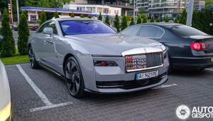 Cận cảnh chiếc Rolls-Royce Spectre đầu tiên tại Ukraine: Màu ngoại thất lạ mắt, cùng nhiều chi tiết cá nhân hóa