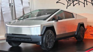 Cận cảnh chiếc Tesla Cybertruck Foundation Series đầu tiên xuất hiện tại Đông Nam Á