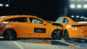 Mercedes-Benz thử nghiệm va chạm hai xe CLA ở tốc độ 56 km/h: Kết quả có đủ chứng minh độ an toàn?