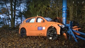 Volvo cho EX60 lao thẳng vào cột điện ở tốc độ 60 km/h để kiểm tra độ an toàn