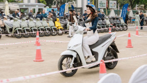 Ngày hội Thu xăng đổi điện: Xe máy điện VinFast “được lòng” từ học sinh, nhân viên văn phòng tới người lớn tuổi