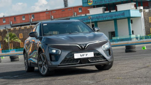 Top 10 xe bán chạy tháng 2/2026: VinFast áp đảo, Hilux vượt Ranger