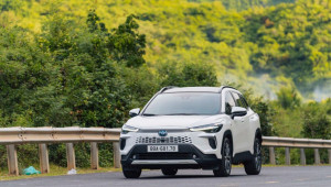 Xe Hybrid tạo ‘sóng lớn’ tại Việt Nam năm 2025: Toyota khẳng định vị thế với ‘át chủ bài’ Corolla Cross HEV