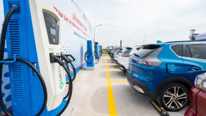 Hạ tầng trạm sạc xe điện tại Việt Nam: Cuộc đua không thể chậm bước