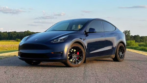 Tesla triệu hồi hơn 1,8 triệu xe do lỗi nắp capo có thể bật mở khi đang lái