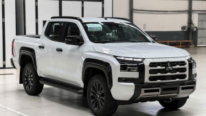 Mitsubishi Triton 2024 về đại lý: Lần đầu hé lộ nội thất
