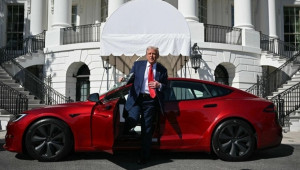 Tổng thống Trump bán xe Tesla Model S sau mâu thuẫn với Elon Musk