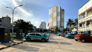 Tài xế hào hứng với trạm sạc V-Green siêu nhanh mới ở Hà Nội