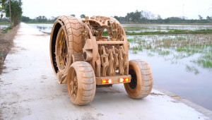 Nghệ nhân gỗ Bắc Ninh chế tạo xe gỗ độc lạ từ phác thảo của AI