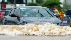 Những mẫu xe có khả năng lội nước đáng nể tại Việt Nam