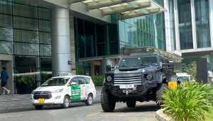 Chiêm ngưỡng “khủng long bọc thép” Terradyne Gurkha du xuân trên đường phố Sài Gòn