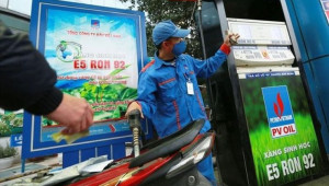 Xăng giảm hơn 800 đồng/lít từ chiều nay