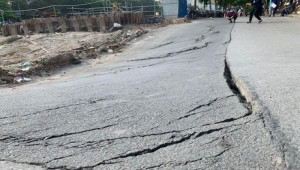 Đường Vũ Tông Phan lún võng, nứt toác do thi công cống nước thải nhà máy Yên Xá