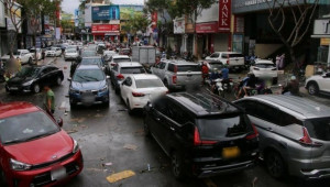 Hàng loạt ô tô chết máy chìm trong nước ở Đà Nẵng có được bồi thường?
