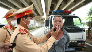 Bi hài chuyện xử lý vi phạm nồng độ cồn của Cảnh sát giao thông Hà Nội