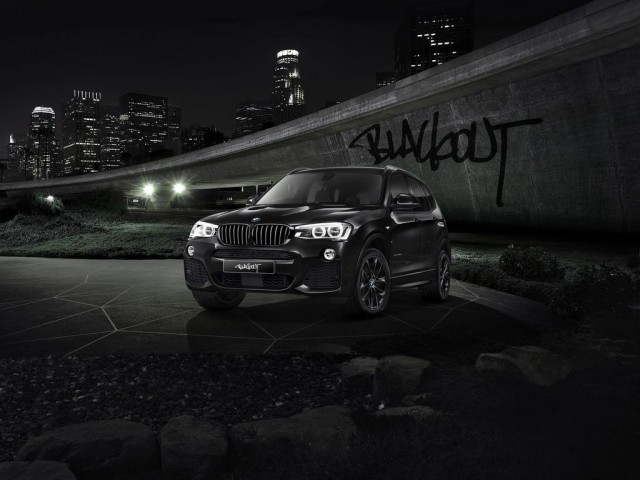 BMW X3 Blackout Edition: BMW X3 Blackout Edition - BMW X3 Blackout Edition sẽ là sự lựa chọn hoàn hảo cho bạn nếu bạn thích sự độc đáo và nổi bật. Với thiết kế đen tuyền và nhiều chi tiết đen bóng và mạnh mẽ, chiếc xe này sẽ làm bạn say đắm ngay từ cái nhìn đầu tiên! Translation: BMW X3 Blackout Edition will be the perfect choice for you if you like uniqueness and boldness. With the deep black design and many shiny and powerful black details, this car will captivate you at first sight!