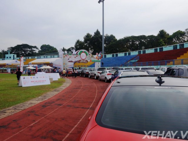 400 xe hơi “xếp lốp” chờ “khám bệnh” tại ngày hội Car Care Day 2015 ở Sài Thành