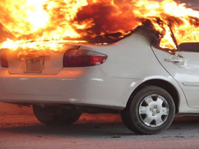 Những cách thoát hiểm nhanh và an toàn cho người ngồi trong ô tô khi xe bị cháy