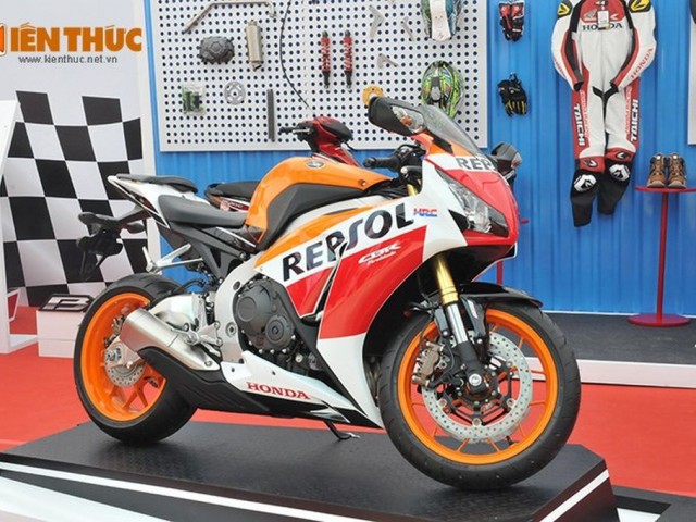 Chiêm ngưỡng siêu môtô Honda CBR1000RR Repsol Champion Edition 2015 tại Đà  Nẵng