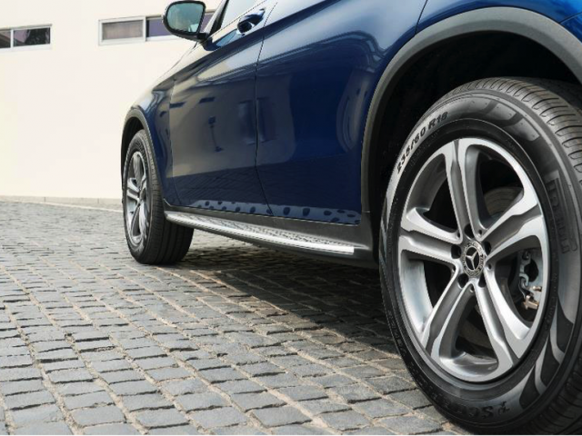 Làm gì khi lốp xe Mercedes-Benz bị thủng?