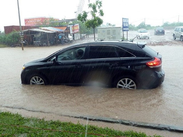 Xe hơi bị ngập nước – phải làm sao?