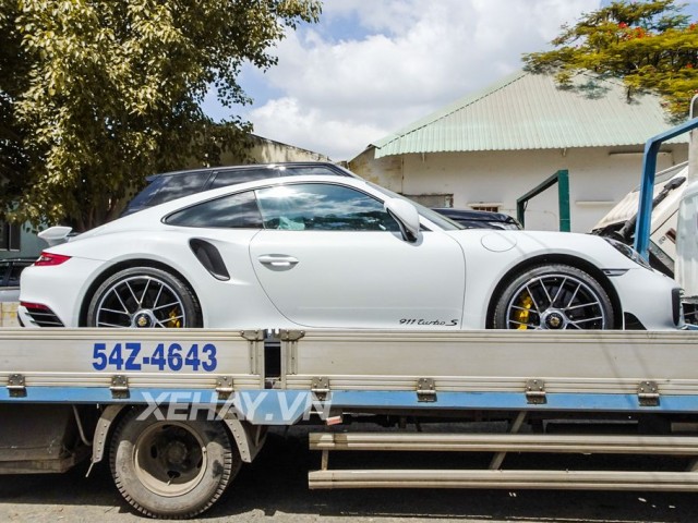 Tóm gọn Porsche 911 Turbo S 2016 đầu tiên tại Việt Nam đi đăng ký biển trắng