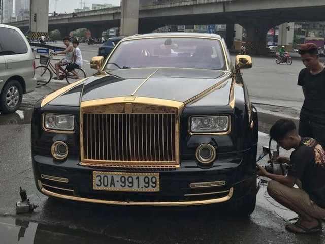 Mê mẩn RollsRoyce Phantom mạ vàng giá 15 tỷ đồng