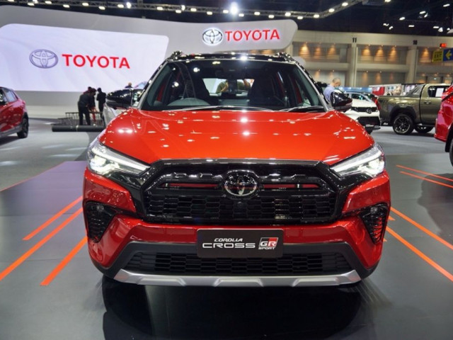 Toyota Corolla Cross GR Sport 2022 officially "set foot" in Southeast