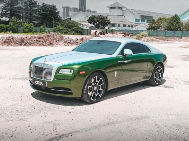 2024 RollsRoyce Spectre Review Pricing and Specs