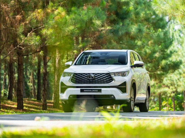 xehay_innova_111023_12.jpg