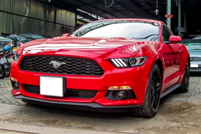 Ngắm Ford Mustang 2015 đỏ chót nổi bật tại Sài Gòn