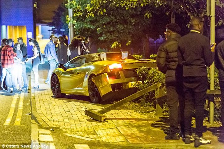 Tai nạn siêu xe: Lamborghini đâm tan nát Bentley